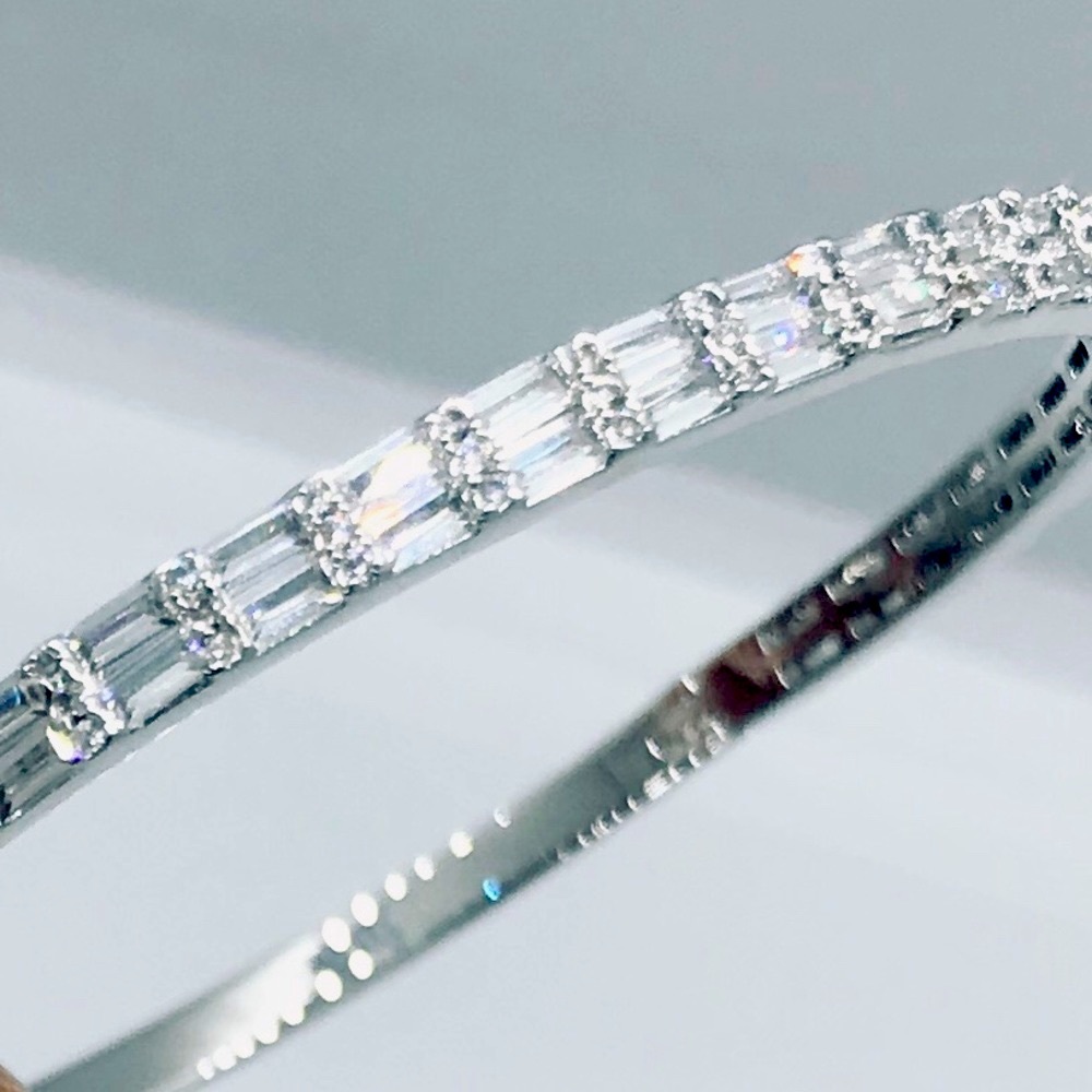 BRILLIANT CZ Hinged bracelet -silver